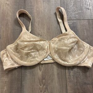 Wacoal Lace Underwire Bra in Cream